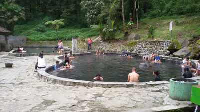 Kolam Pemandian Air Panas Cangar