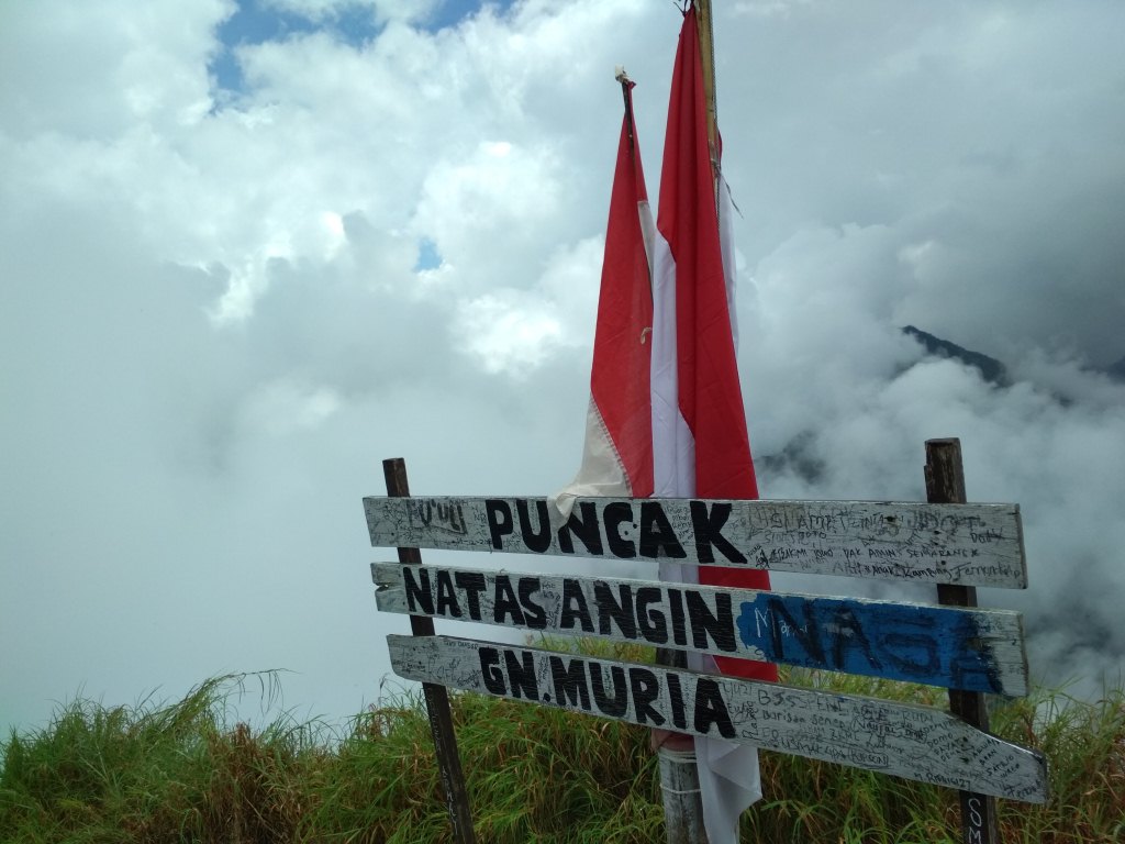 Pendakian Puncak Natas Angin